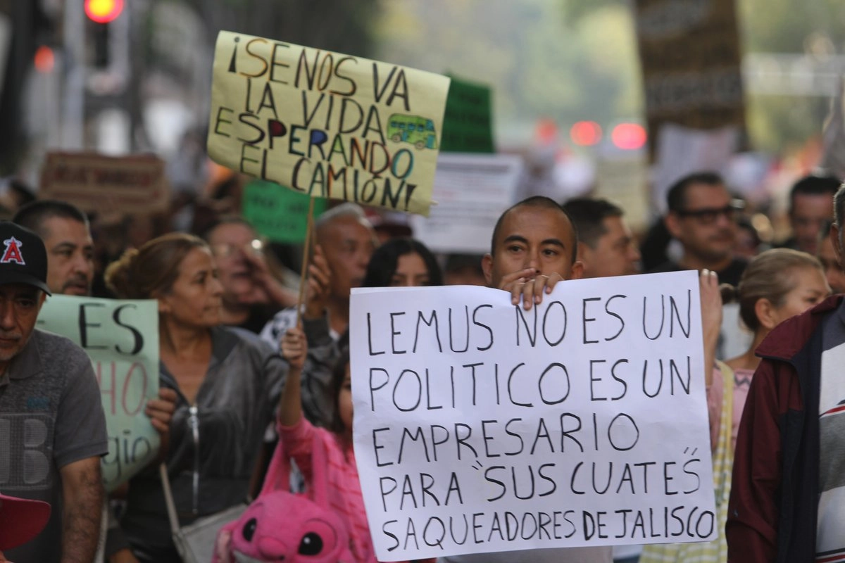 denuncian-tortura-contra-cuatro-detenidos-tras-marcha-por-el-tarifazo-en-jalisco_b2a53b45-b59c-441b-86f3-2f68efb1c419_medialjnimgndimage=fullsize