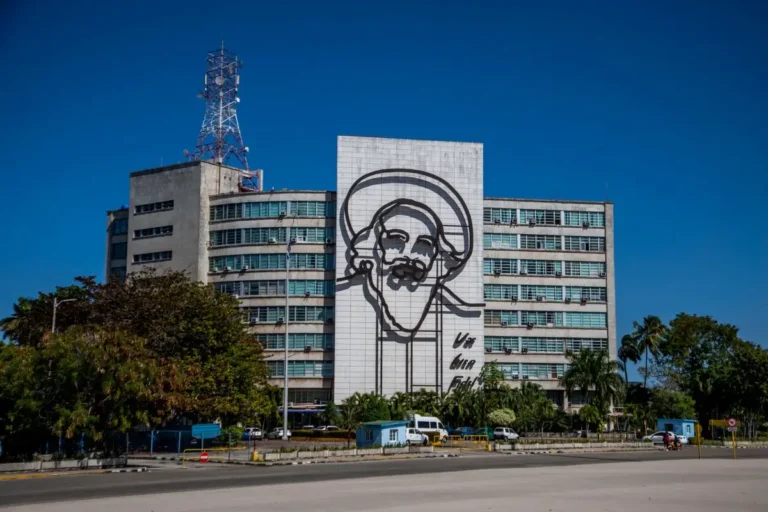 rusia-repatriara-a-sus-turistas-de-cuba-y-suspendera-vuelos-por-escasez-de-combustible_f59aa74c-8273-45c5-9d06-0268cf0c9e46_media