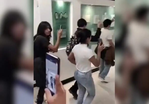 Estudiantes del IPN irrumpen en Canal Once para denunciar irregularidades__