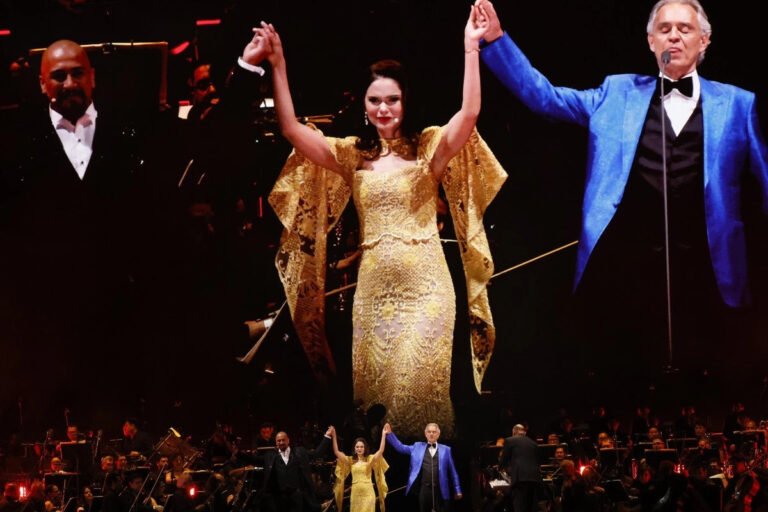 andrea-bocelli-cimbro-la-plancha-del-zocalo-con-el-canto-operistico-la-cumbia-y-el-pop_2b9d9aba-4cb2-4ef7-bdca-c979ceed92a8_medialjnimgndimage=fullsize