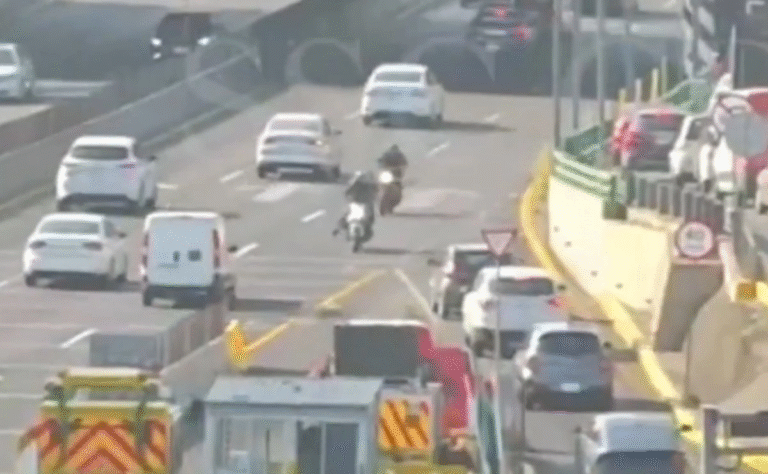 delincuentes-huyen-en-sentido-contrario-y-chocan-tras-asalto-en-cdmx_6127c674-bc9b-4d48-a1e6-319e7ad70066_medialjnimgndimage=fullsize