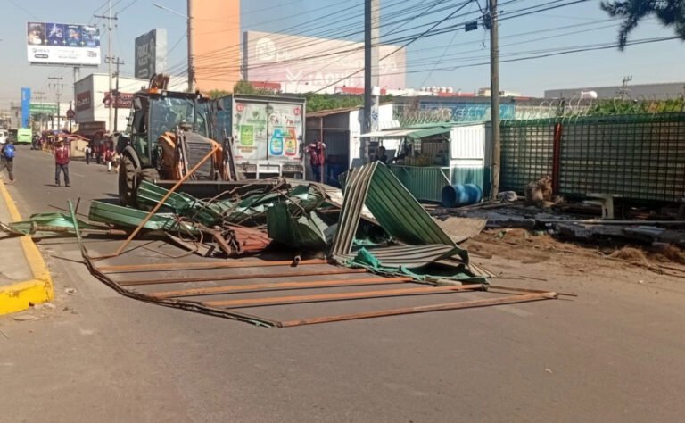 edomex-retiran-puestos-semifijos-frente-a-hospital-del-imss-en-la-paz_5e095611-738e-4b02-987e-29c214626619_medialjnimgndimage=fullsize