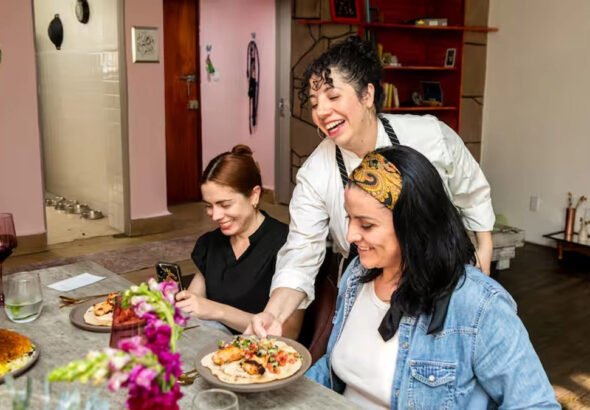 generadoras-de-experiencia-las-mipymes-que-convierten-el-turismo-en-economia-de-barrio_72aea5b7-2575-4ad5-a6ef-5d2c2d6c6277_medialjnimgndimage=fullsize