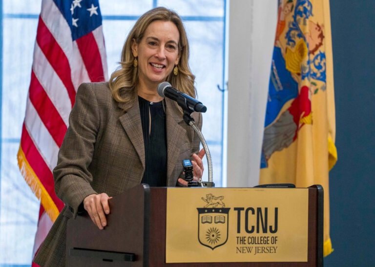 gobernadora-de-nueva-jersey-pide-a-la-fifa-pagar-altos-costos-del-transporte-publico-durante-el-mundial_e0d0a3ab-8b88-43dd-882a-05f6d05e2b08_medialjnimgndimage=fullsize