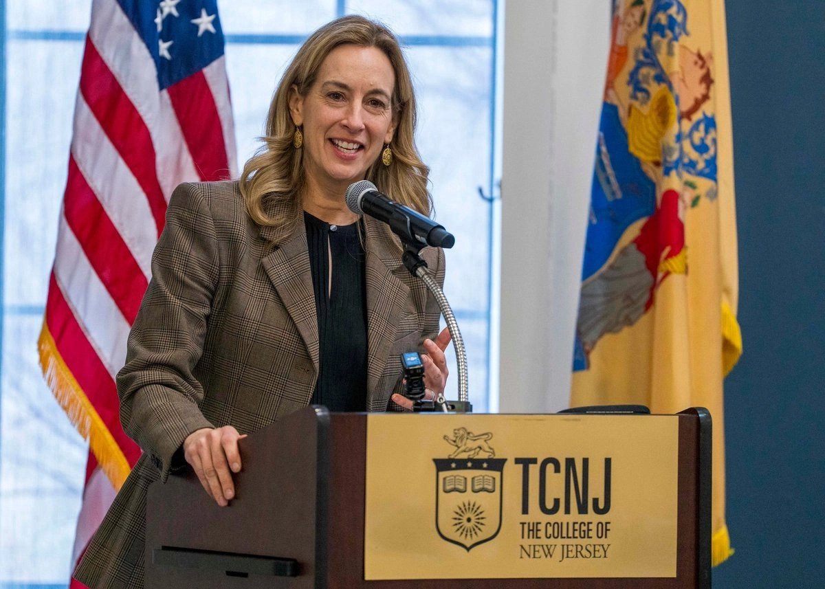 gobernadora-de-nueva-jersey-pide-a-la-fifa-pagar-altos-costos-del-transporte-publico-durante-el-mundial_e0d0a3ab-8b88-43dd-882a-05f6d05e2b08_medialjnimgndimage=fullsize