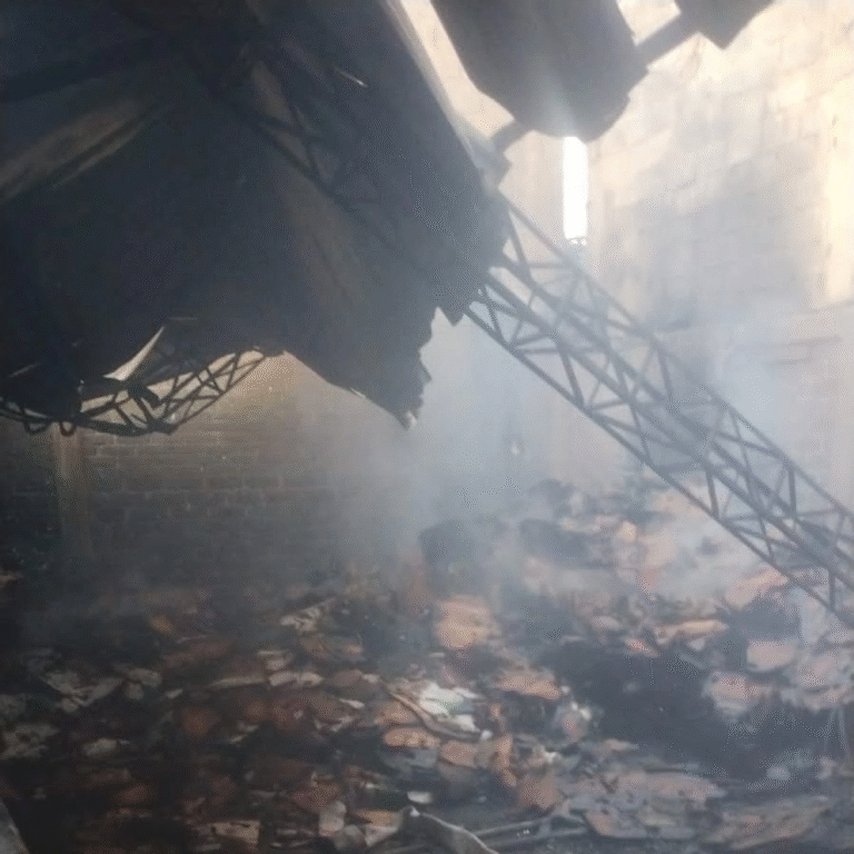 bomberos-controlan-nuevo-brote-de-fuego-en-recicladora-de-leyes-de-reforma_ce487710-a8d6-4ffe-8978-ad480d1f2c1b_medialjnimgndimage=fullsize