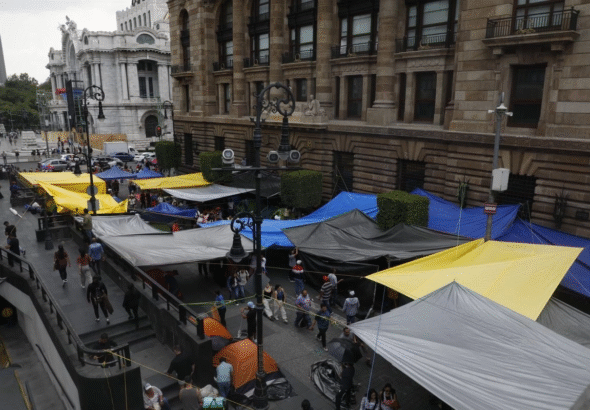 canaco-estima-perdidas-en-39-mdp-en-un-dia-por-planton-de-la-cnte-en-cdmx_d8a1168e-e034-4114-a2ad-4e1645251d5d_medialjnimgndimage=fullsize