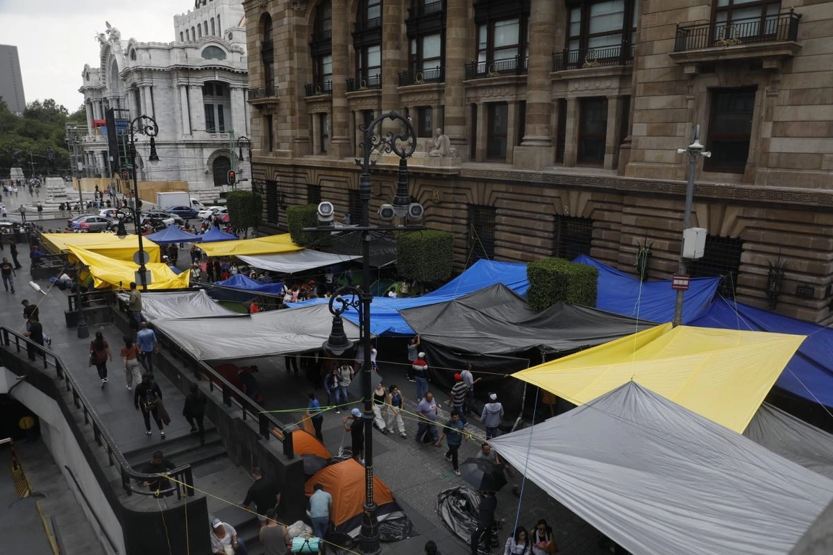 canaco-estima-perdidas-en-39-mdp-en-un-dia-por-planton-de-la-cnte-en-cdmx_d8a1168e-e034-4114-a2ad-4e1645251d5d_medialjnimgndimage=fullsize