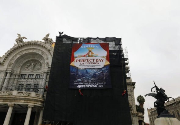 greenpeace-despliega-manta-en-bellas-artes-contra-parque-de-royal-caribbean-en-mahahual_f0d4670b-0261-419c-aa81-b77267b33327_medialjnimgndimage=fullsize