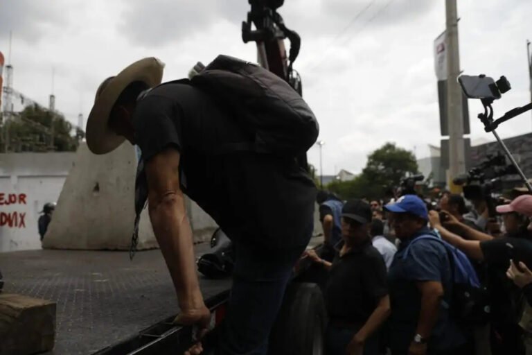 clara-brugada-suspende-de-nuevo-actividades-para-atender-marchas-de-la-cnte_7d08290f-00b7-4156-add5-f0435e0f2689_media