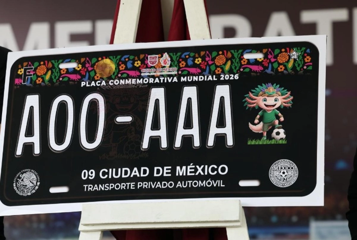 mas-de-10-mil-conductores-en-cdmx-tramitan-placas-conmemorativas-al-mundial-fifa-2026_43224c68-d1ed-