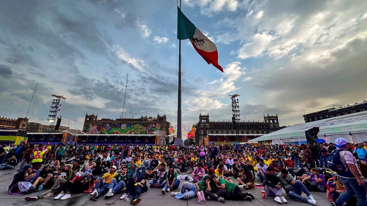 preven-lluvias-en-el-zocalo-de-cdmx-durante-el-partido-de-mexico-y-corea-del-sur_b2ea8dc5-b08b-49ee-a7a4-8b40fa7a6273_medialjnimgndimage=fullsize