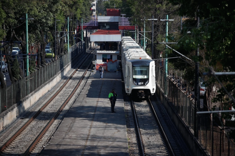 tren-ligero-reanuda-su-servicio-total-tras-falla-en-la-subestacion-electrica-el-vergel_6213fb36-d371