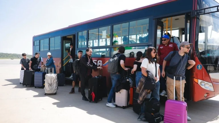 aterriza-en-el-aifa-vuelo-con-29-personas-que-salieron-de-venezuela-tras-sismos-informa-sre_83ec3d99-98c4-49e2-a569-c02e81ee0108_medialjnimgndimage=fullsize
