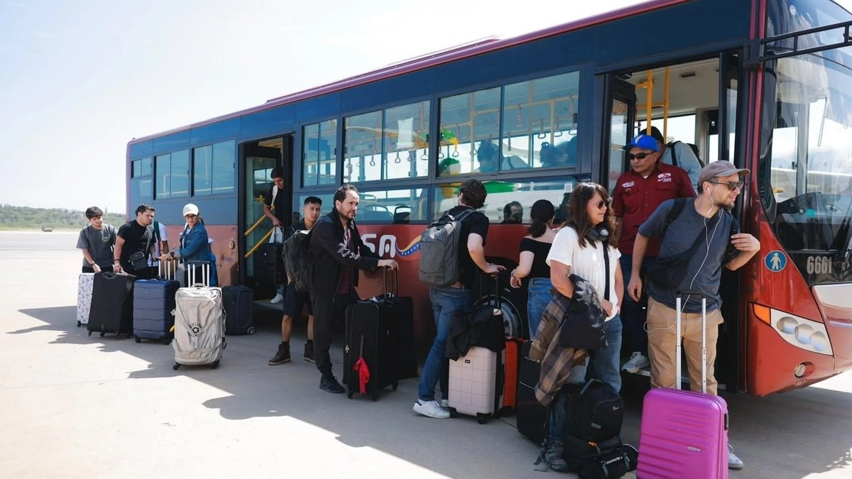 aterriza-en-el-aifa-vuelo-con-29-personas-que-salieron-de-venezuela-tras-sismos-informa-sre_83ec3d99-98c4-49e2-a569-c02e81ee0108_medialjnimgndimage=fullsize