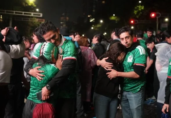 entre-enojo-tristeza-y-lagrimas-hinchas-transformaron-en-algarabia-la-derrota_5dc41f33-9821-44a3-97d1-0cbcec2ed92e_medialjnimgndimage=fullsize