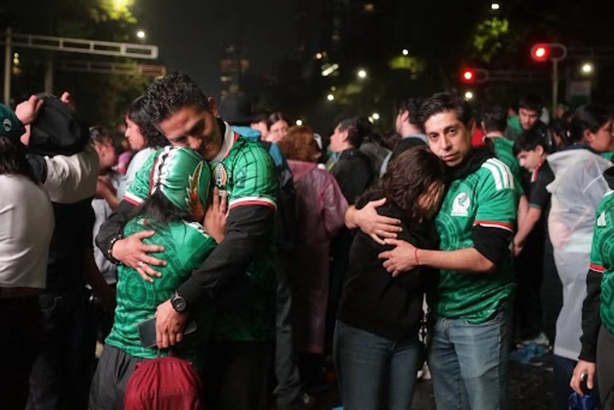 entre-enojo-tristeza-y-lagrimas-hinchas-transformaron-en-algarabia-la-derrota_5dc41f33-9821-44a3-97d1-0cbcec2ed92e_medialjnimgndimage=fullsize