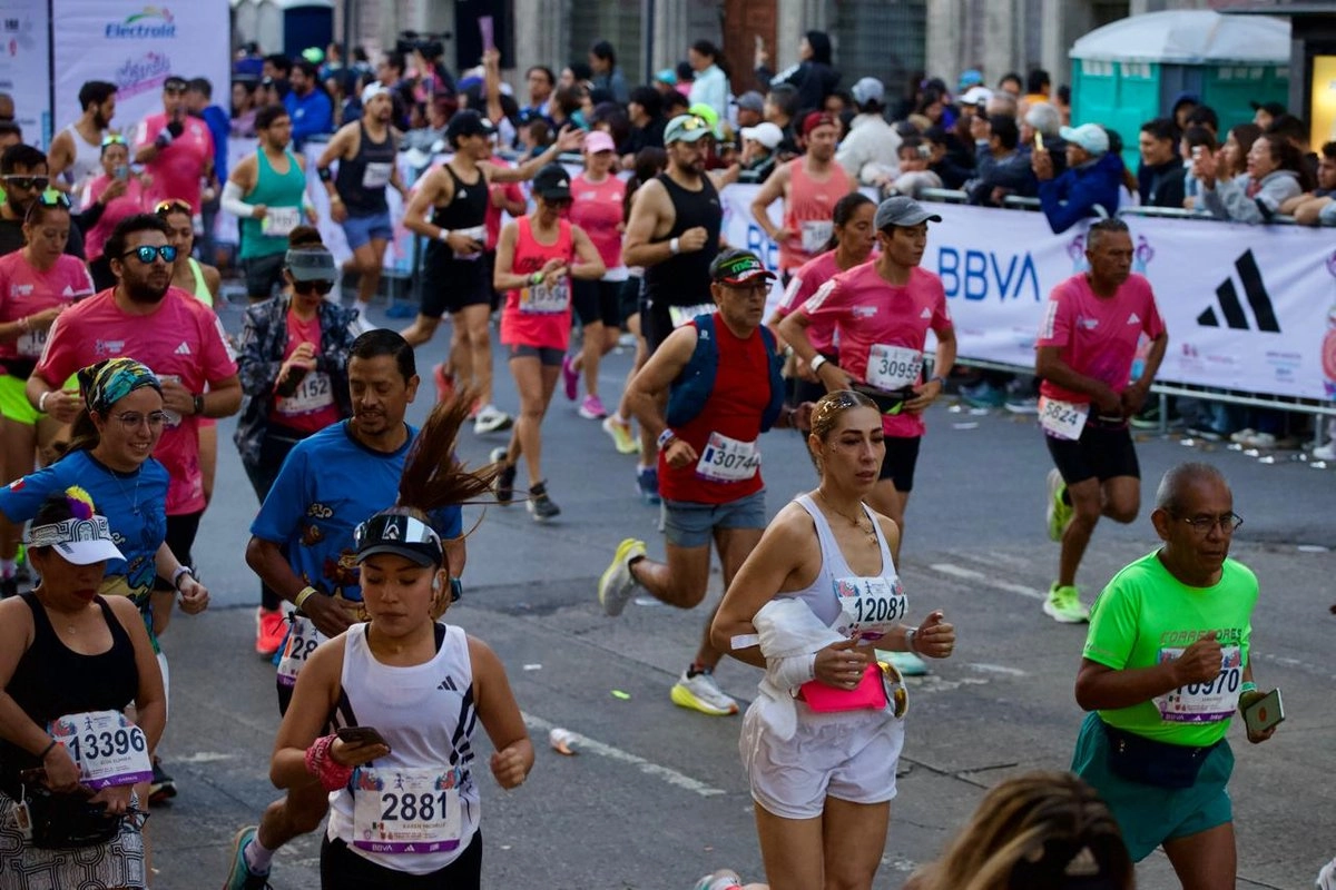 los-kenianos-simon-maywa-y-gladys-cheropms-conquistan-el-medio-maraton-de-la-cdmx-2026_8e912216-600b-4519-bef6-5a7f83cac312_medialjnimgndimage=fullsize