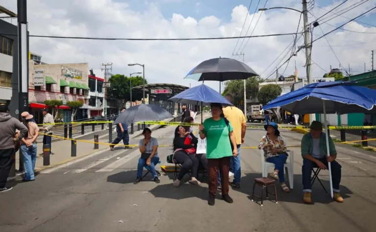 vecinos-de-villa-de-aragon-bloquean-avenida-francisco-morazan-por-retiro-de-reja_78638e38-7d1b-48c3-be23-6151e54b5f5c_media