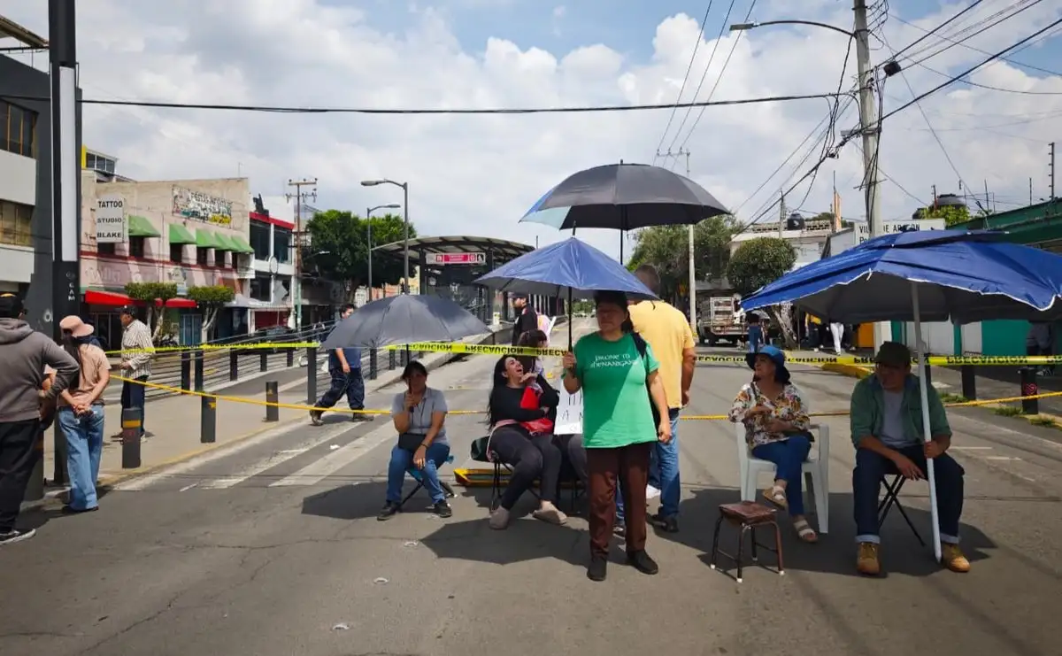 vecinos-de-villa-de-aragon-bloquean-avenida-francisco-morazan-por-retiro-de-reja_78638e38-7d1b-48c3-be23-6151e54b5f5c_media