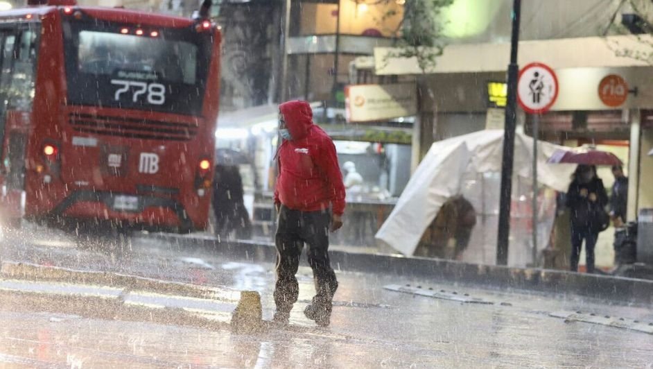lluvias-en-cdmx-naomi-antonio_0