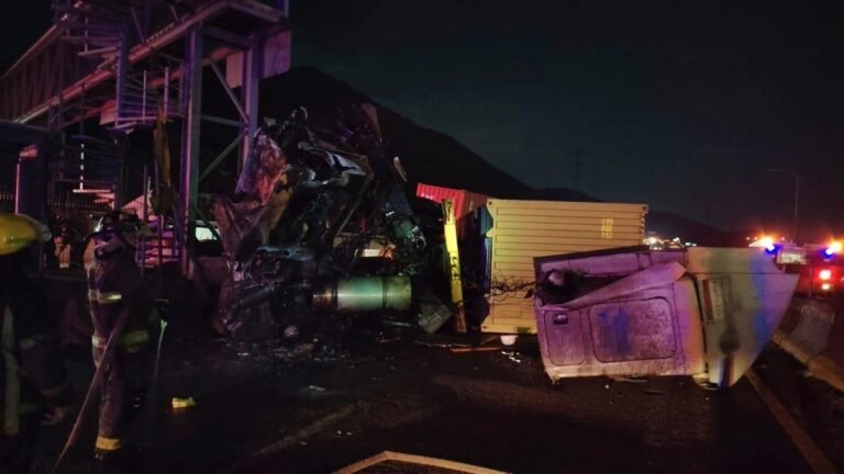 cierran-autopista-chamapalecheria-por-volcadura-