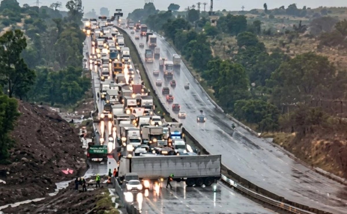 cierran-la-mexicoqueretaro-por-choque-multiple-l
