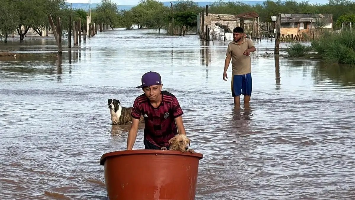 inundaciones-cortes-de-luz-y-danos-a-casas-dejo-
