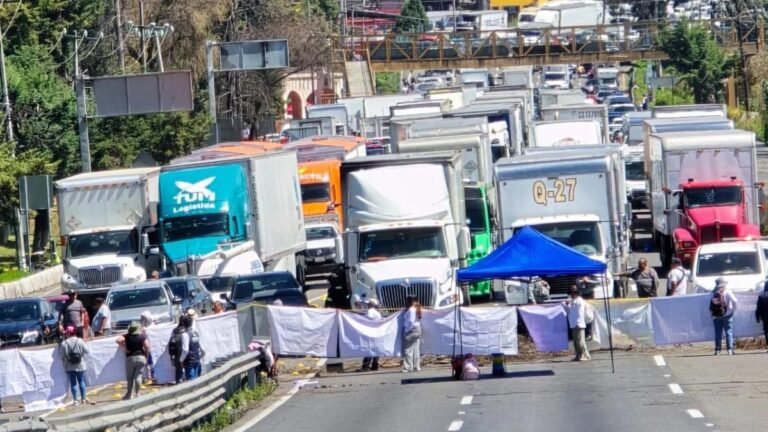 colectivos-bloquean-la-mexicotoluca-por-casi-12-