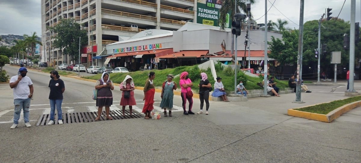 comerciantes-de-acapulco-bloquean-la-costera-mig