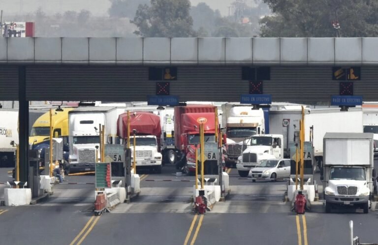 transportistas-toman-la-caseta-de-tepotzotlan-de